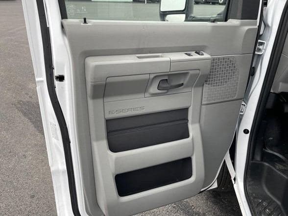 2024 Ford E450 image 11