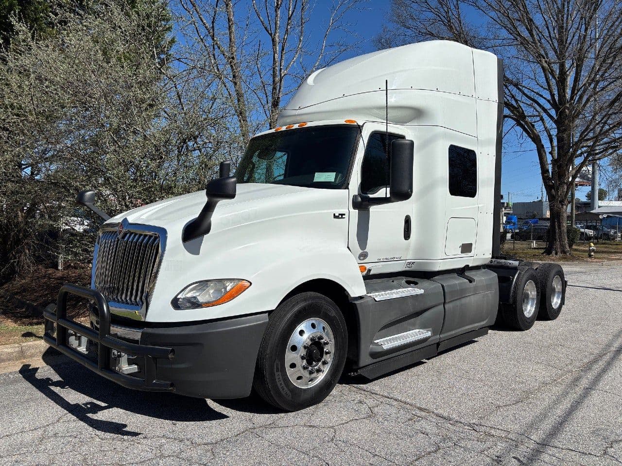 2018 International LT625 image 4