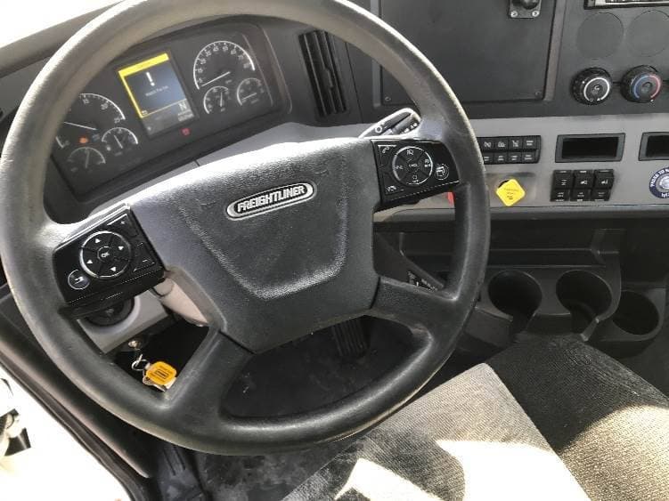 2019 Freightliner Cascadia 126 Day Cab Truck - 435HP, 12 Speed Automatic image 11