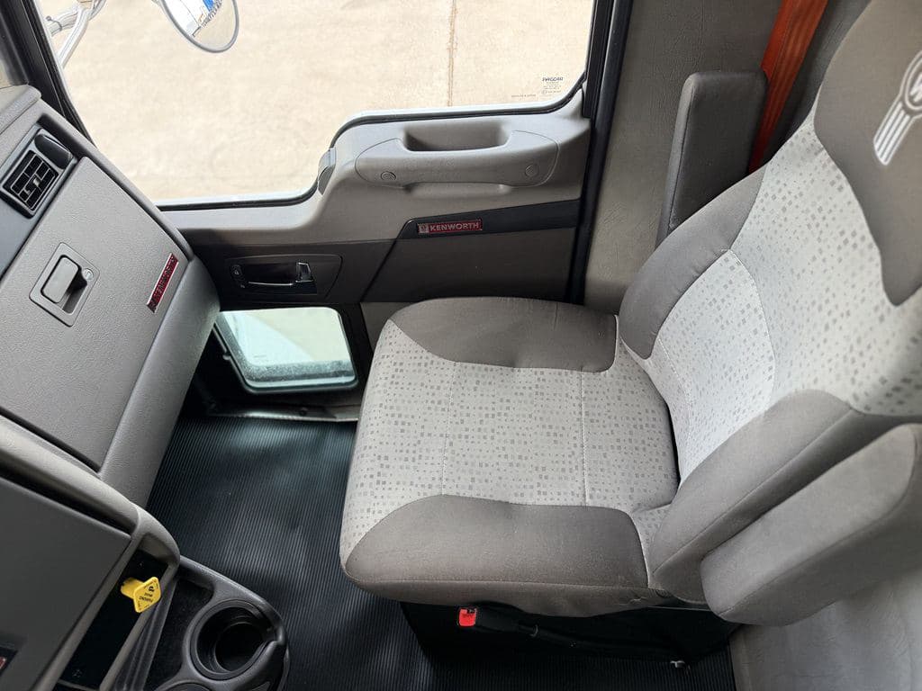 Used 2023 KENWORTH T270 image 29