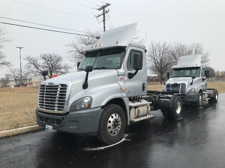 Used 2018 Freightliner Conventional - Day Cab, Tractor - CASCADIA 125  image 2