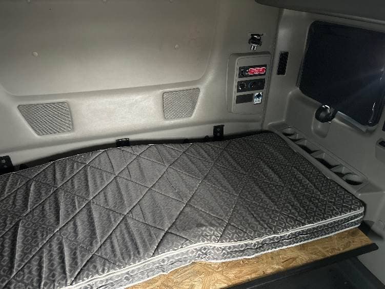 2023 International LT62F image 9