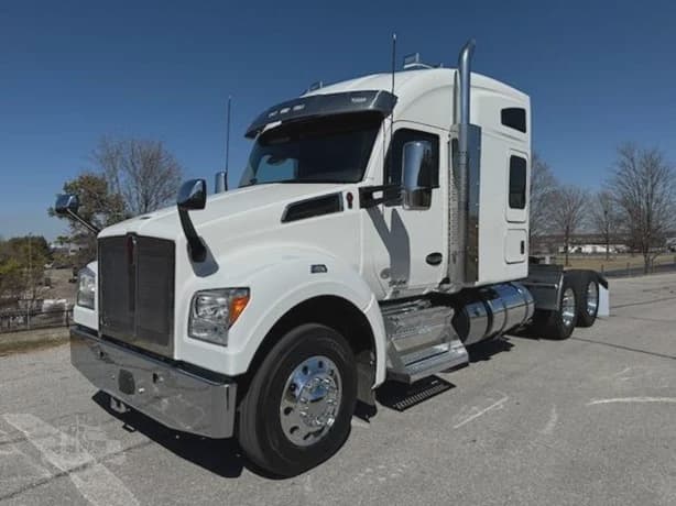 2021 Kenworth T880 image 2