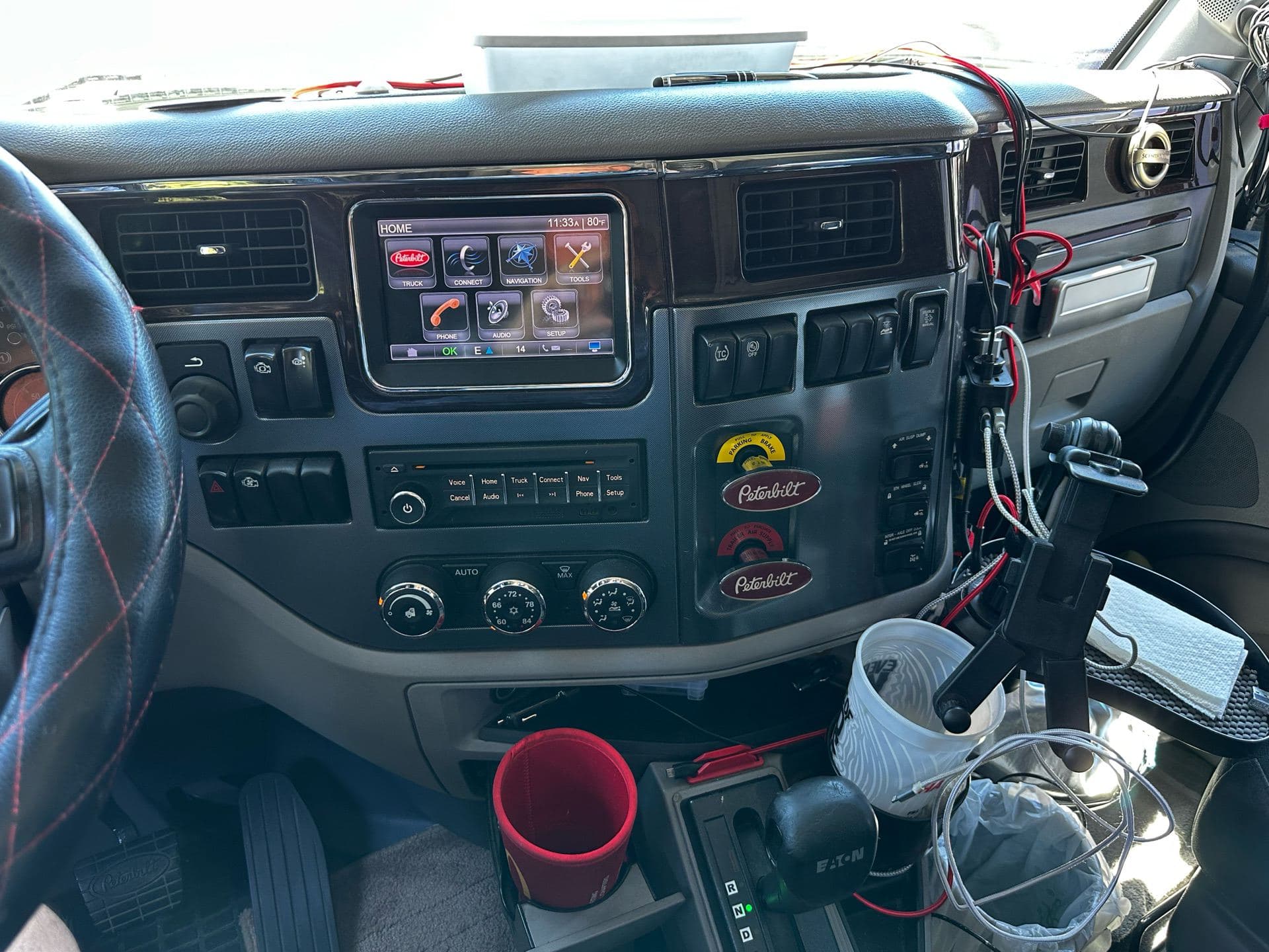 2015 Peterbilt 579 image 7