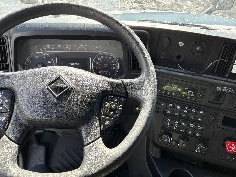 2023 International LT62F image 4