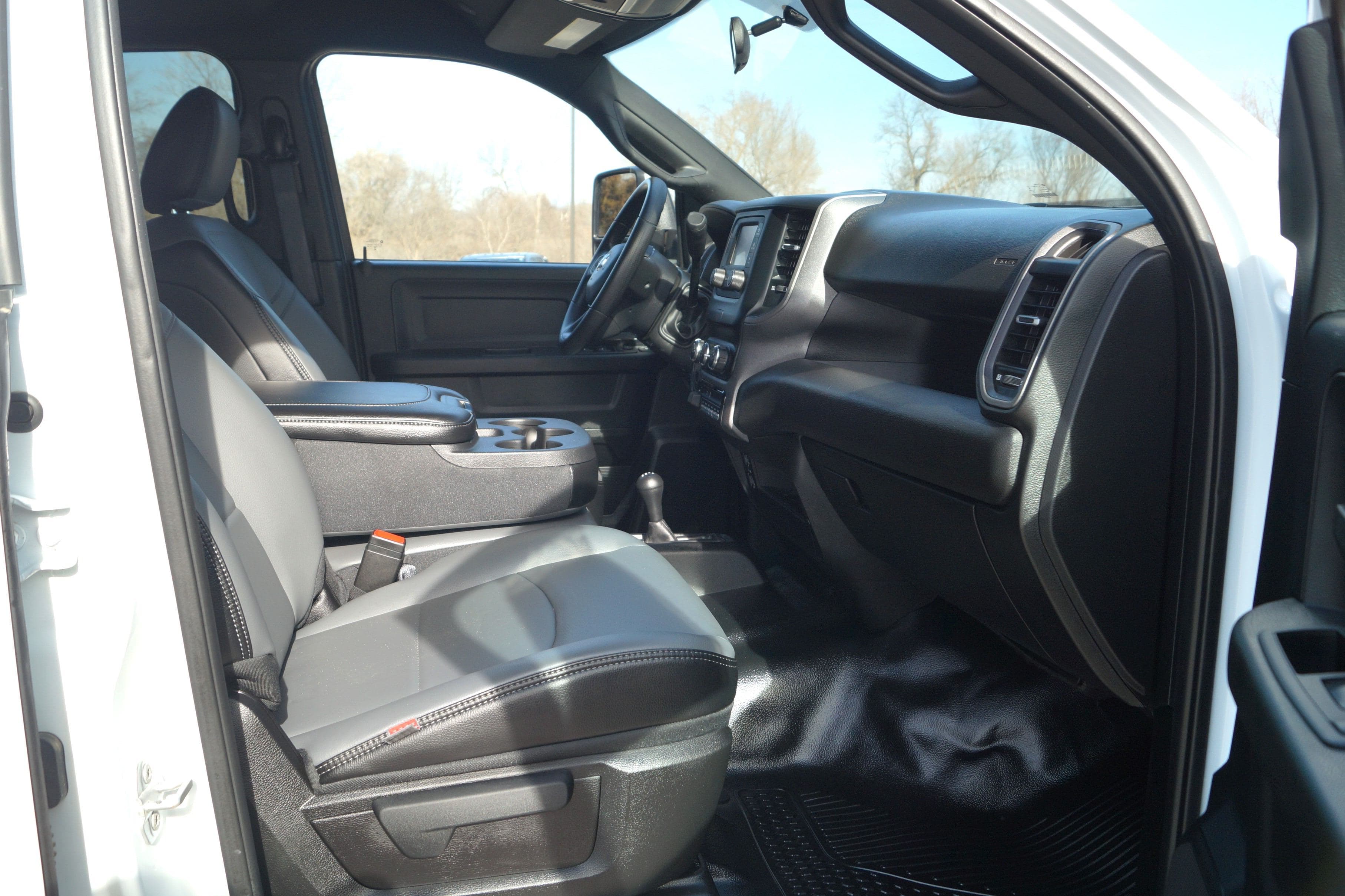 2023 RAM 3500 Tradesman - Cab Chassis - 4WD 6.4L V8 HEMI image 13