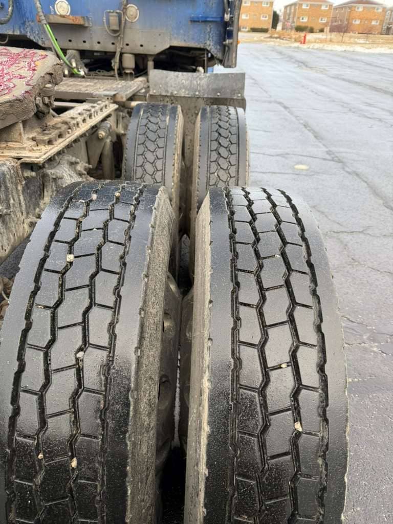 2021 Freightliner SD122 image 9