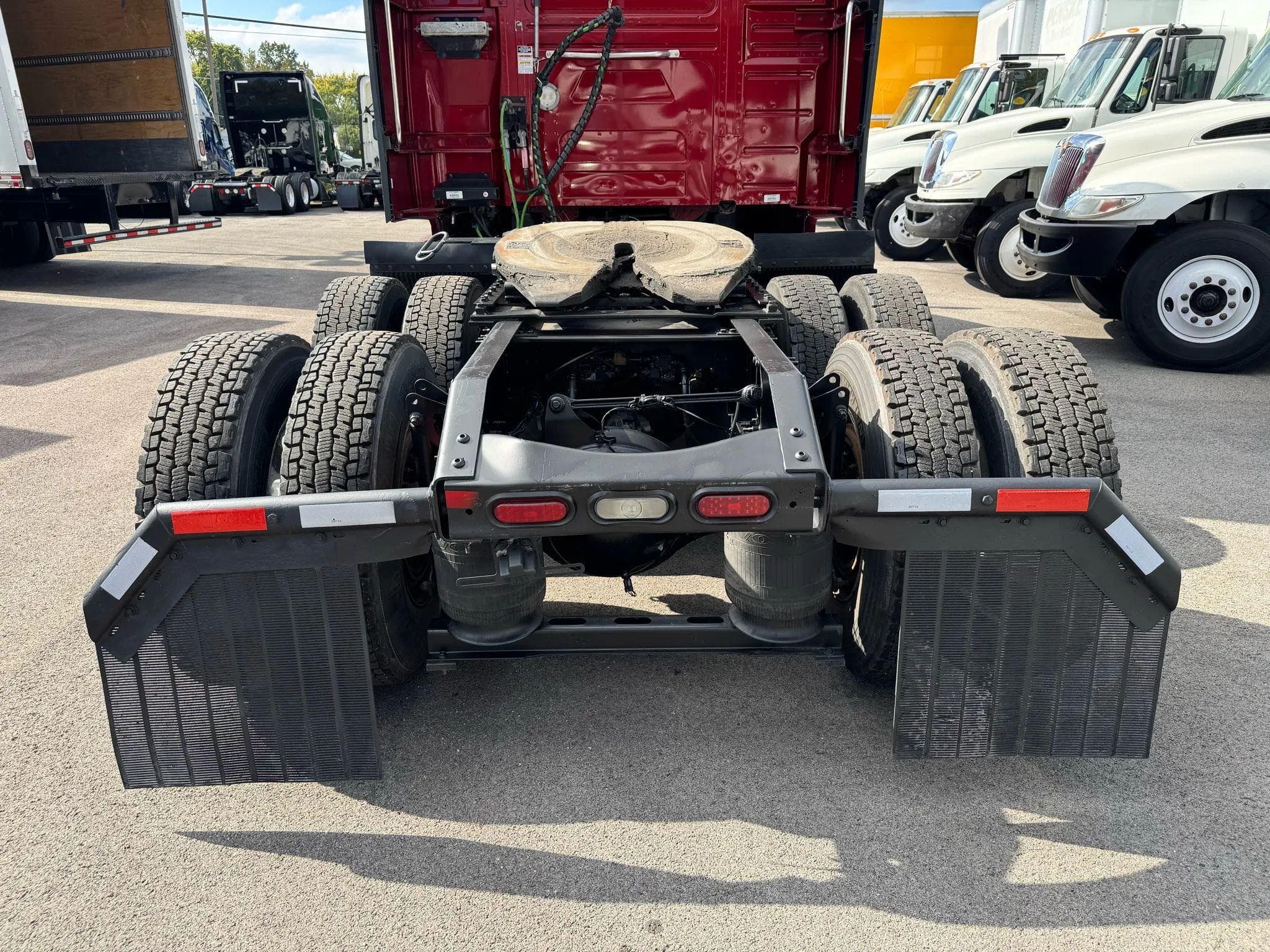 2021 Volvo VNL image 12