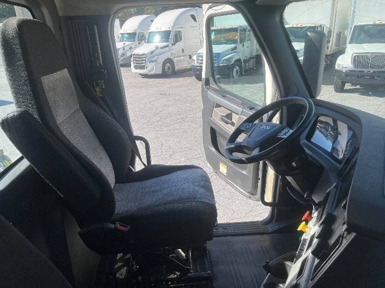 2019 Freightliner Cascadia 126 Day Cab Truck - 435HP, 12 Speed Automatic image 12