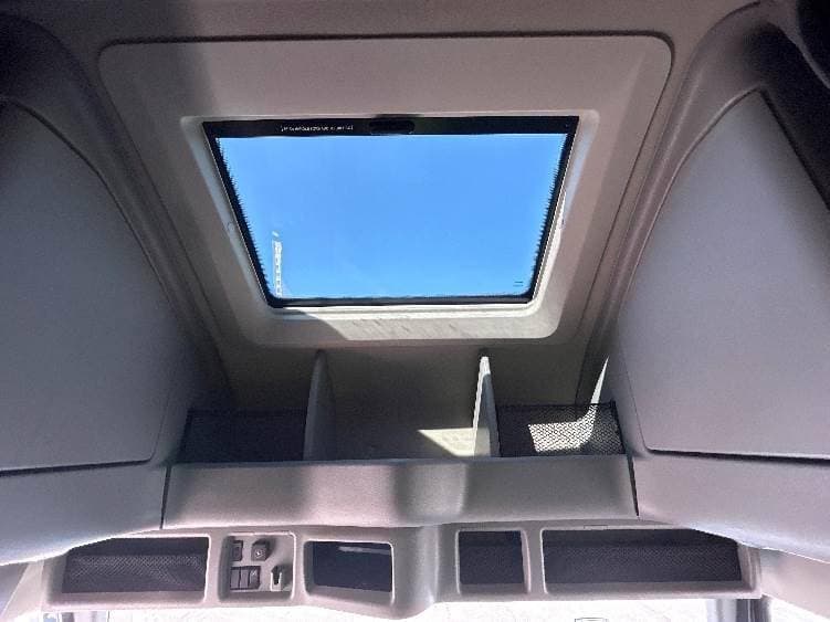 2022 Volvo VNL image 12