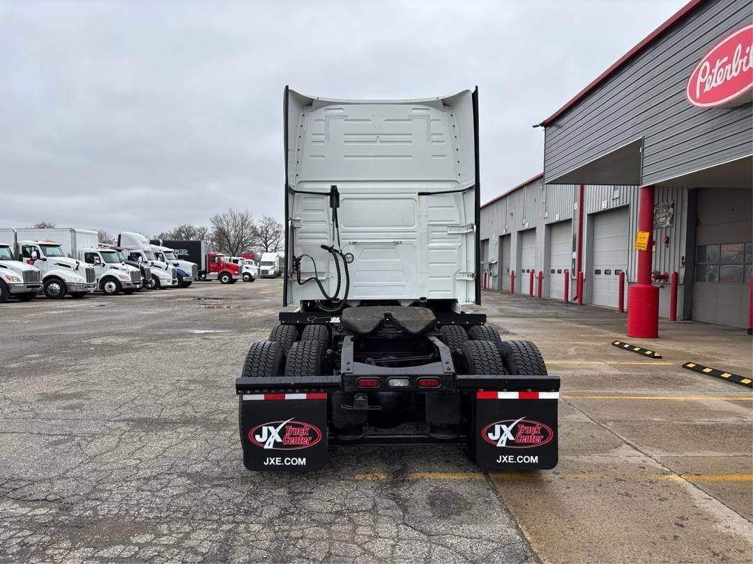 2024 Volvo VNL64T860 image 2