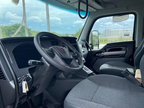 2026 Kenworth T880 image 17