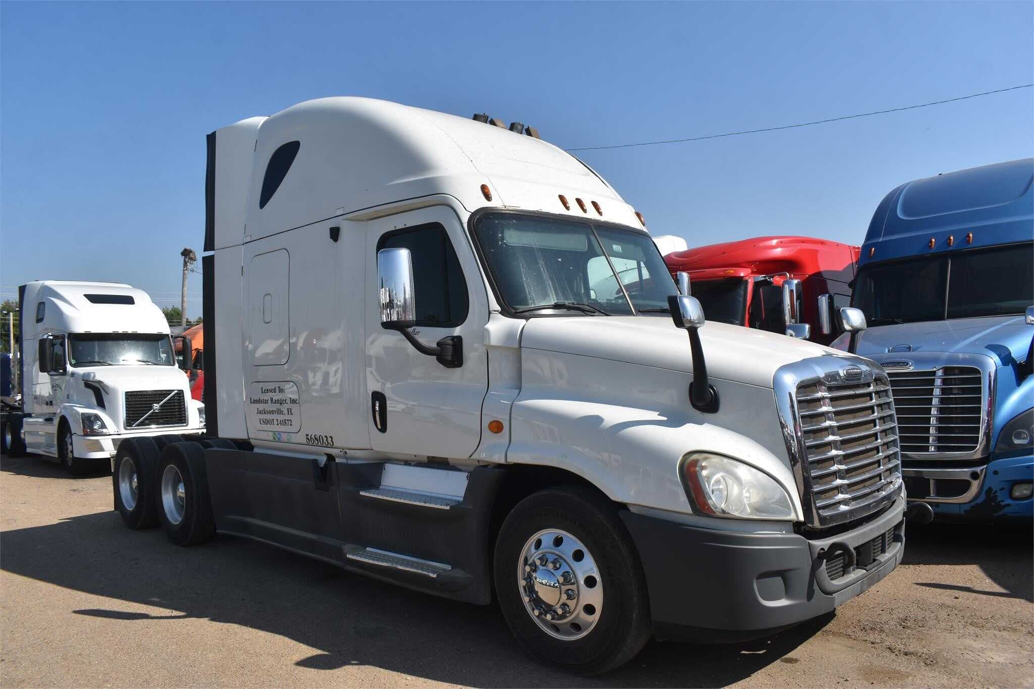 2013 Freightliner Cascadia 125 image 1