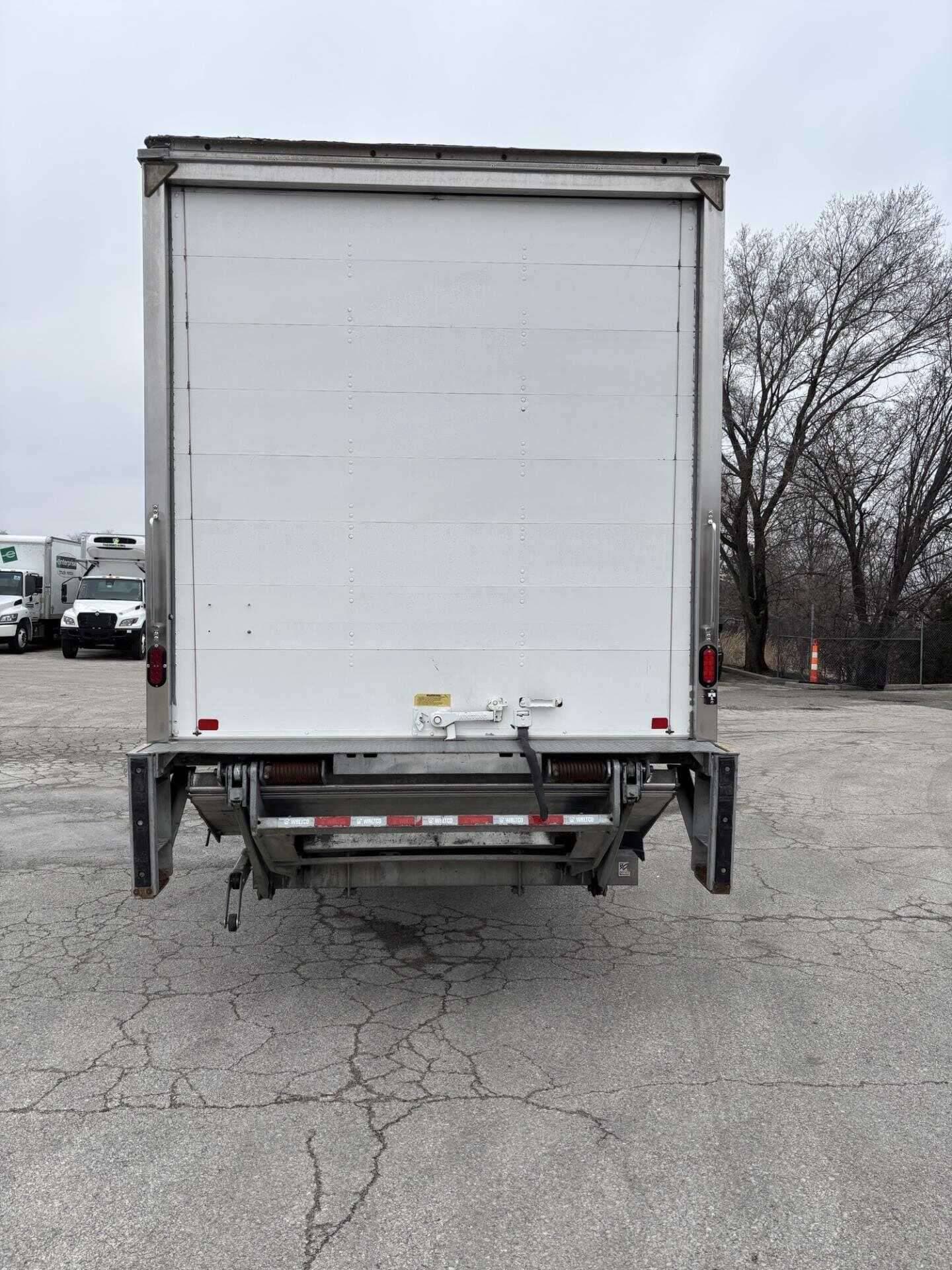 2022 Freightliner M2 image 1