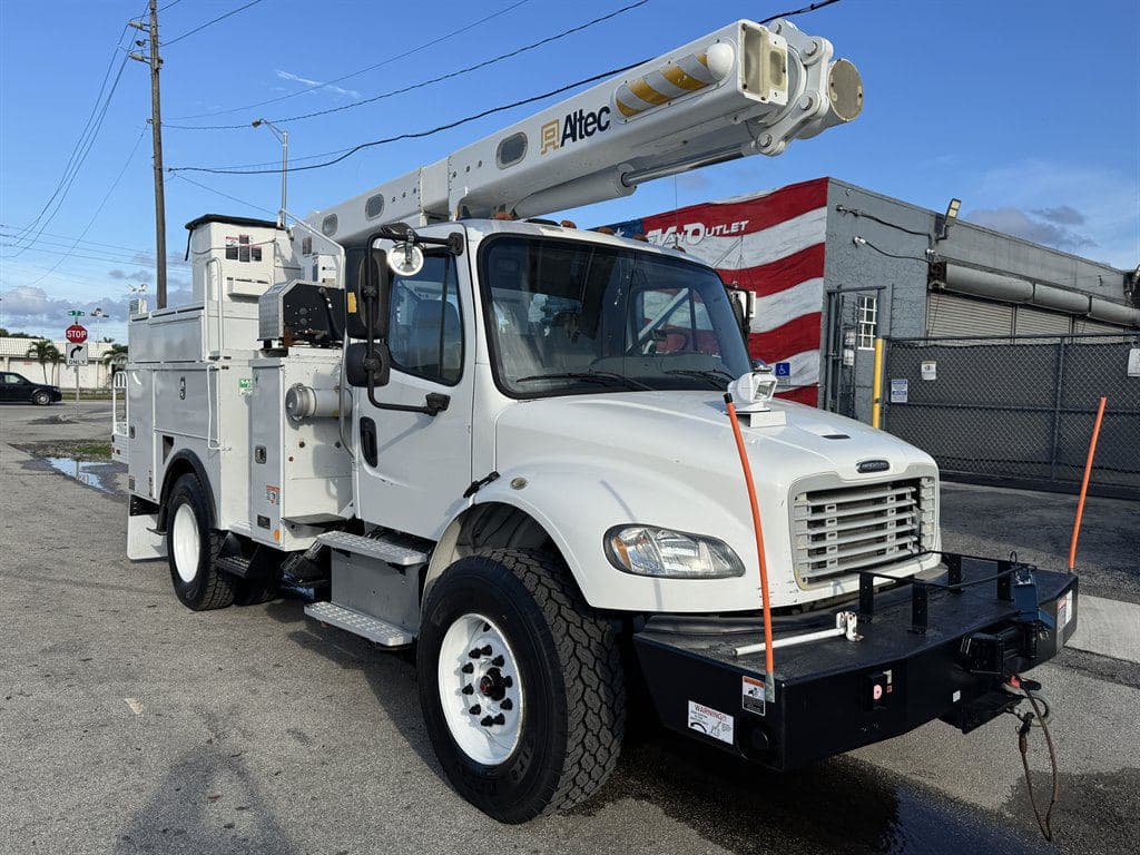 2016 Freightliner M2 106 image 18