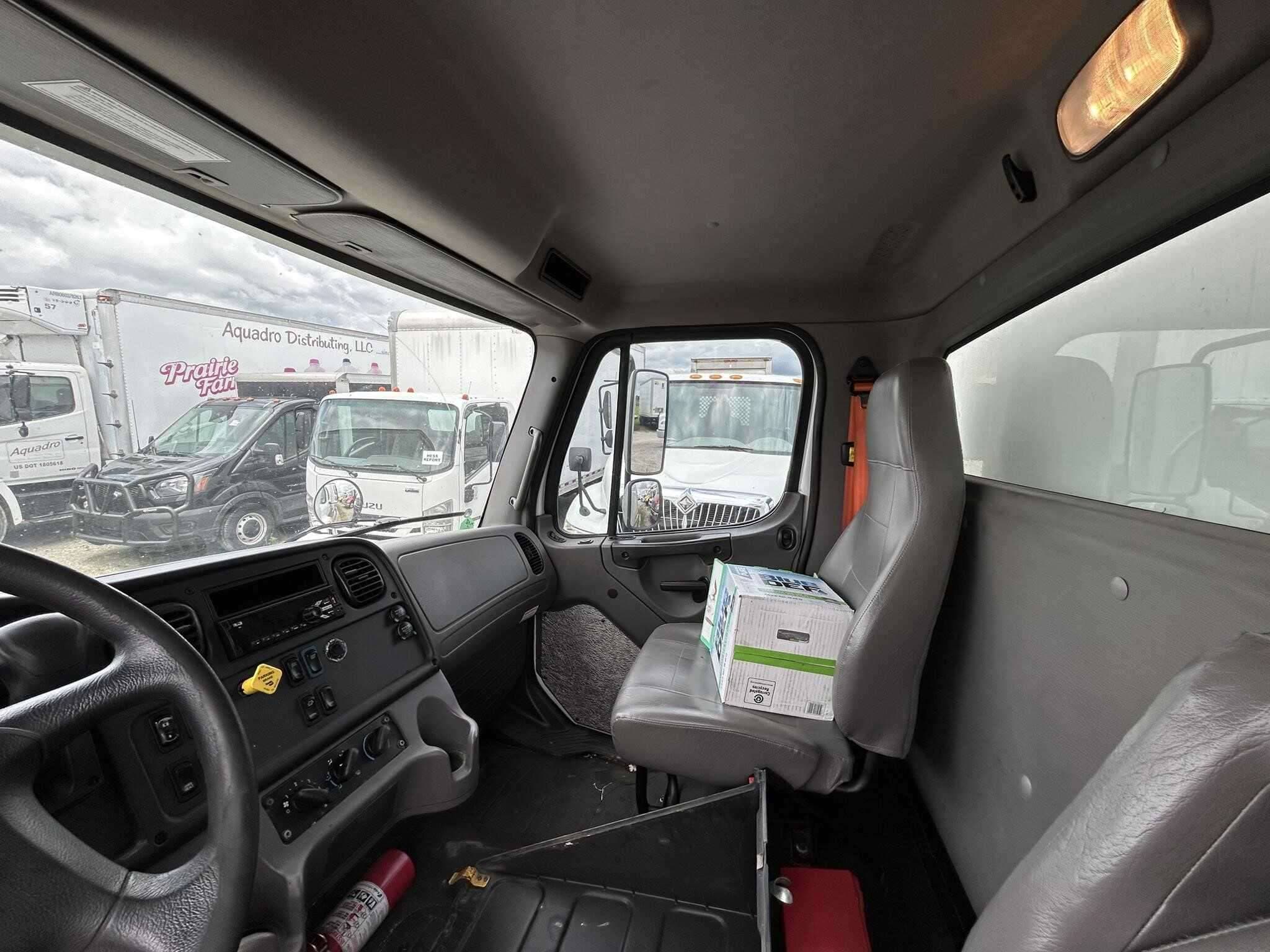 2019 Freightliner M2 image 6