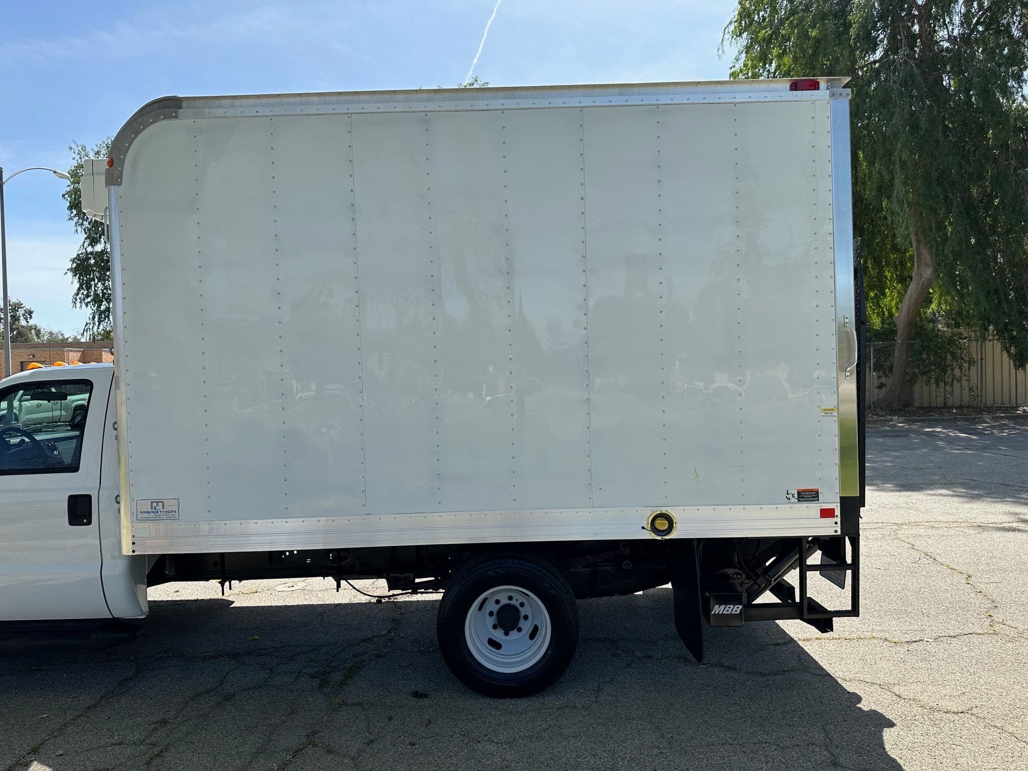 2016 Ford F-350 Reefer Box Truck with Liftgate image 21