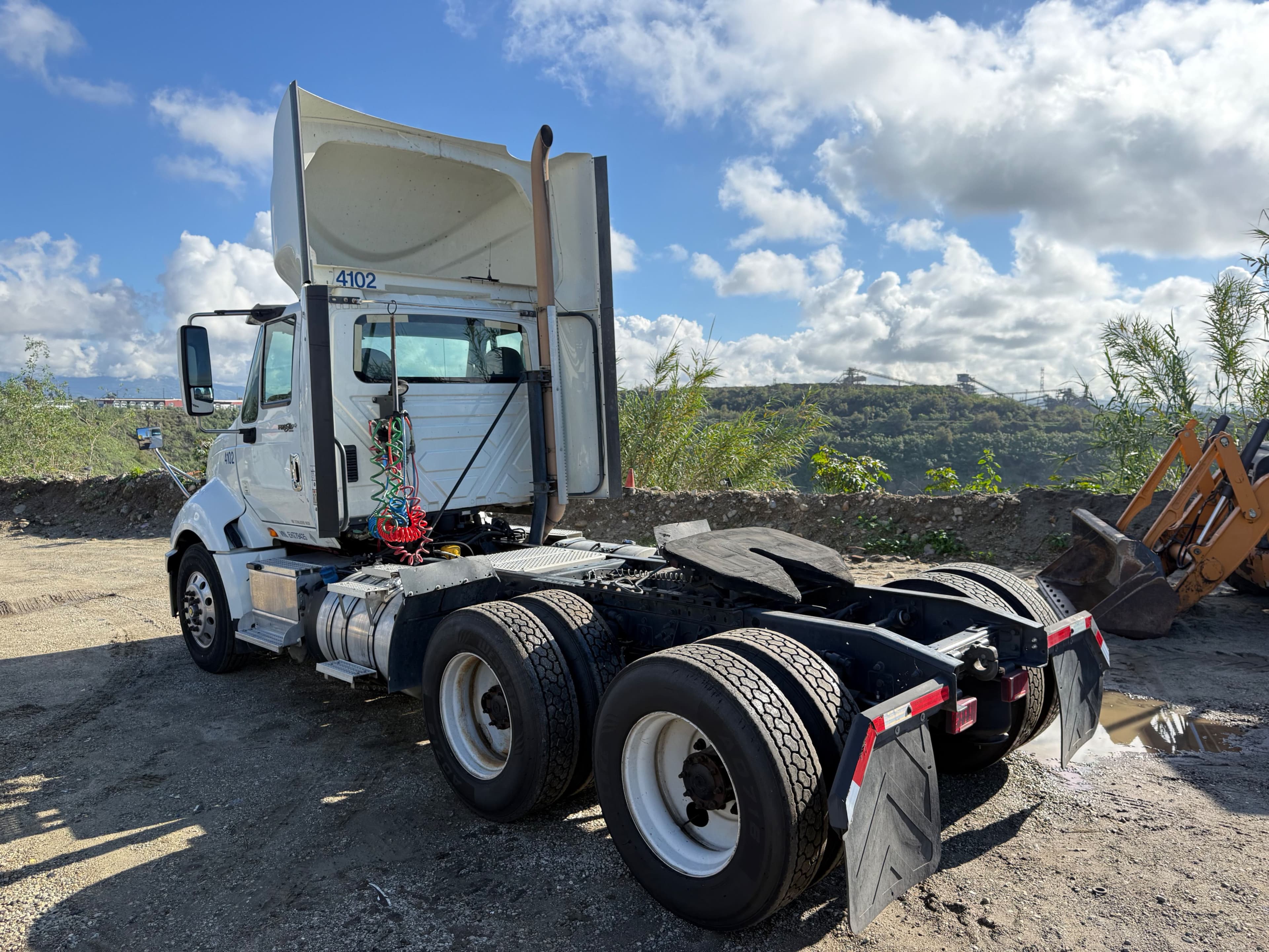 2014 International LF687 image 4