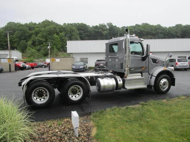 2020 Peterbilt 567 image 3