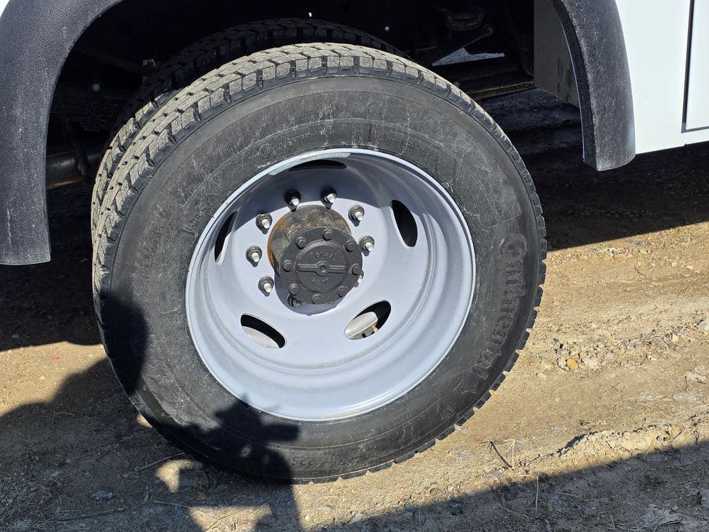 2026 Ford F-550SD XL Service Utility Body image 19