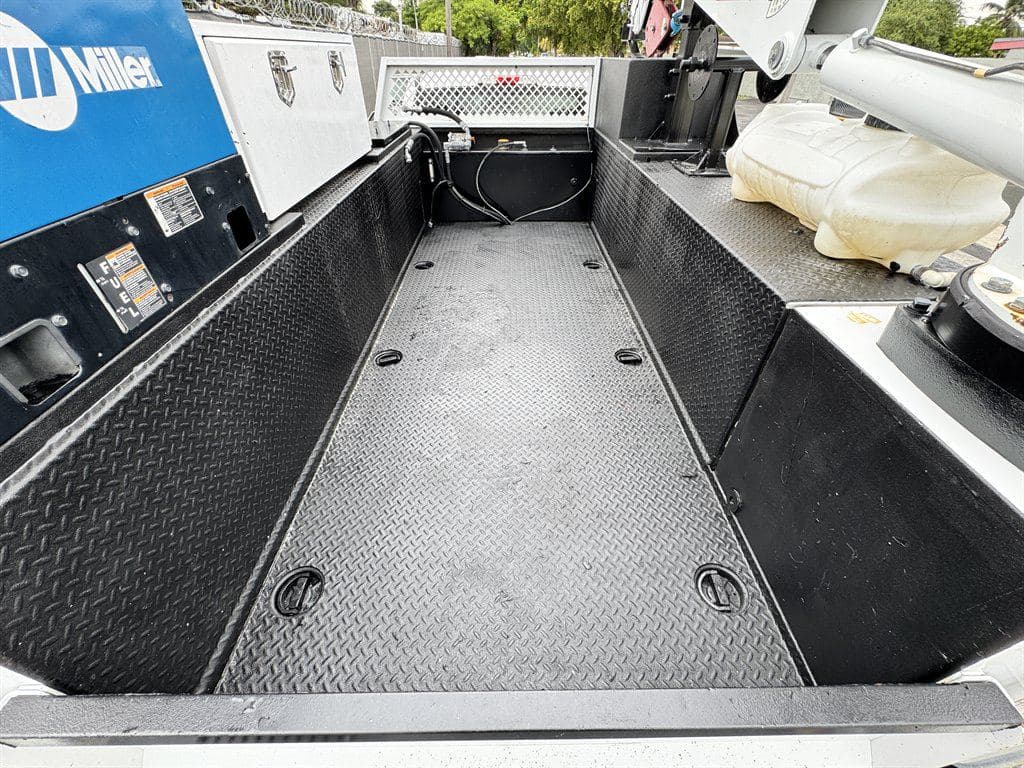 2017 Ford F550 image 31