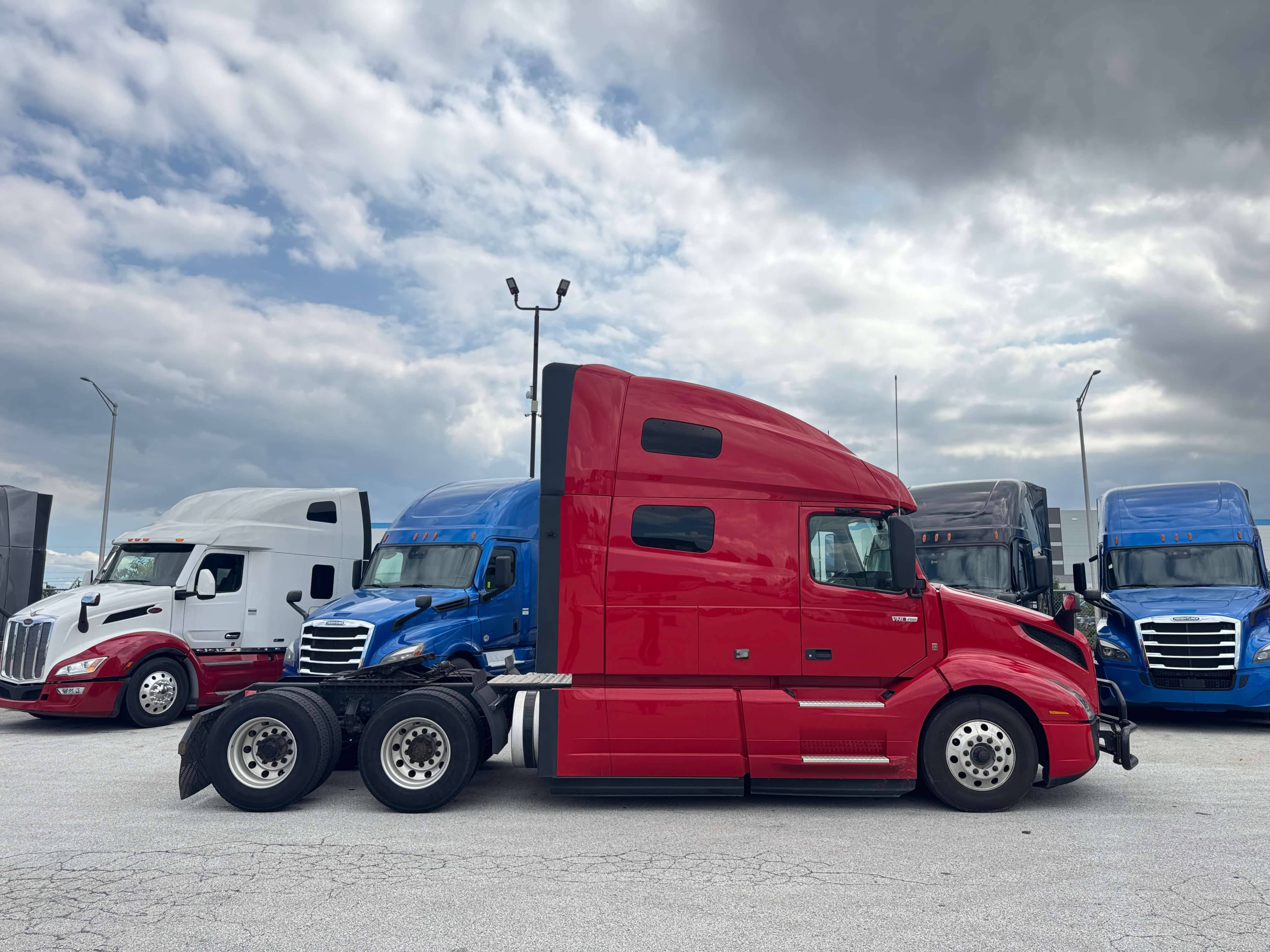2022 Volvo VNL760 image 9