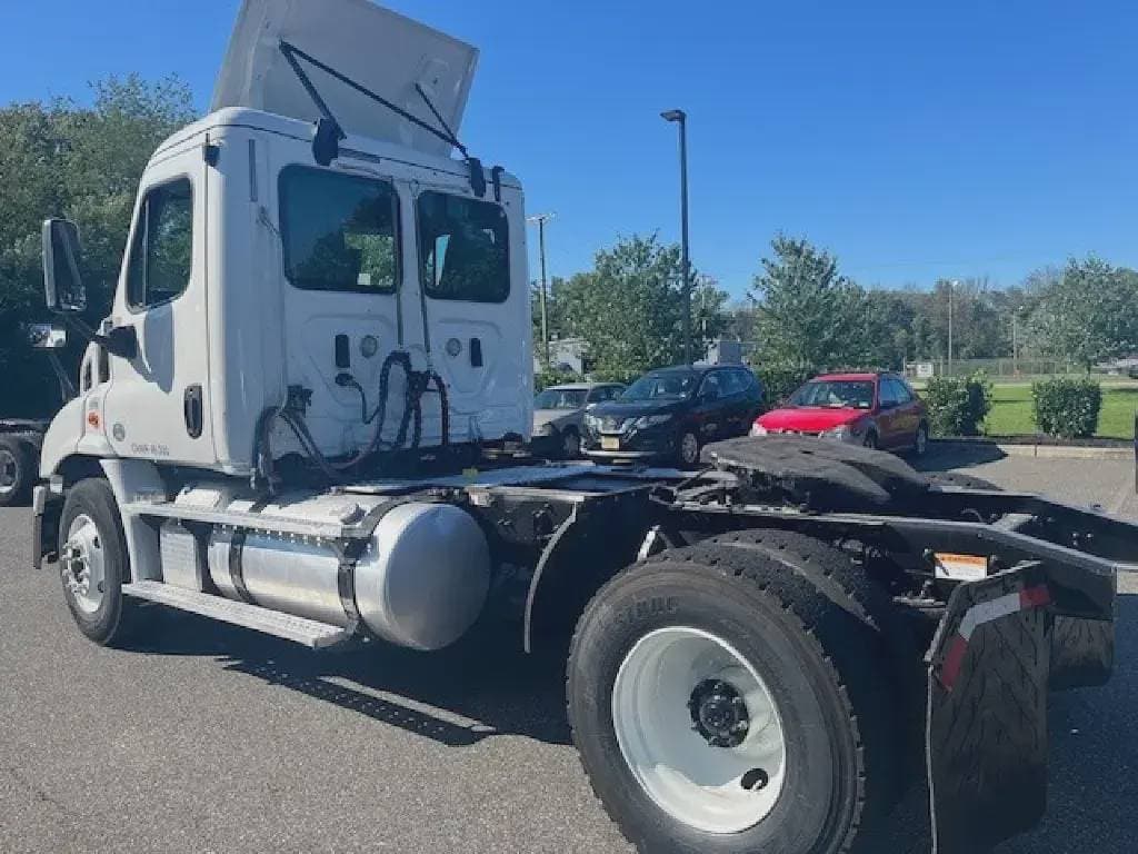 2019 Freightliner Cascadia 113 image 9