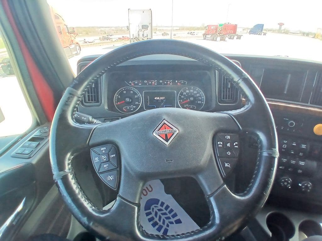 Used 2021 INTERNATIONAL LT625 image 7