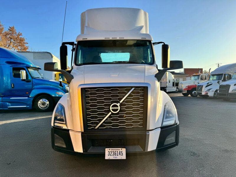 2020 Volvo VNL image 1