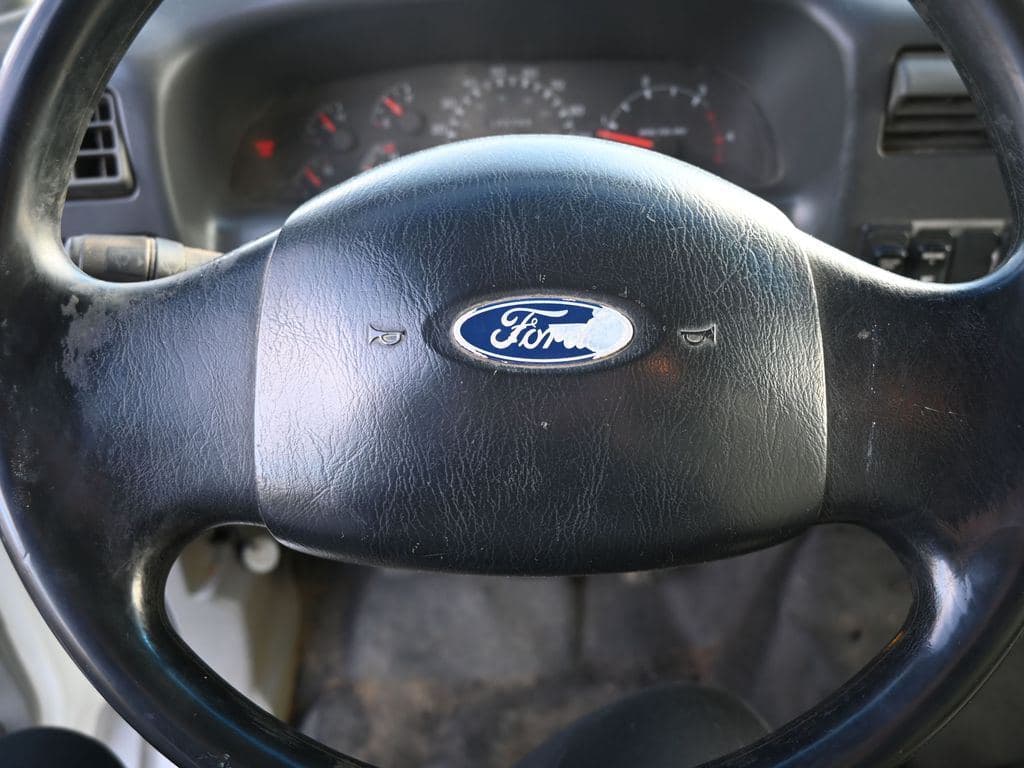 2004 Ford F-650SD XL DRW image 25