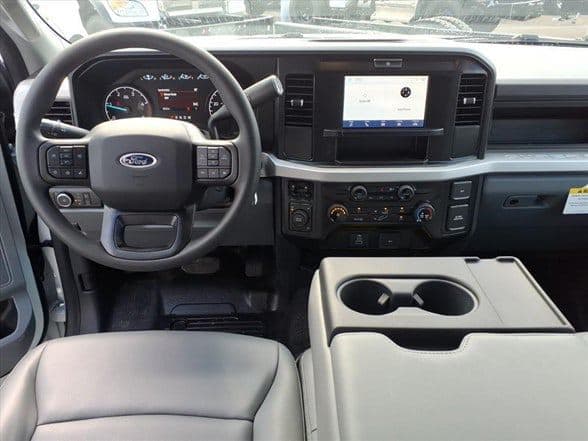 2025 Ford F550 image 9