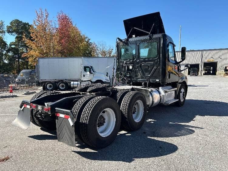 2019 Freightliner Cascadia 126 Day Cab Truck - 450HP, 12 Speed Automatic image 7