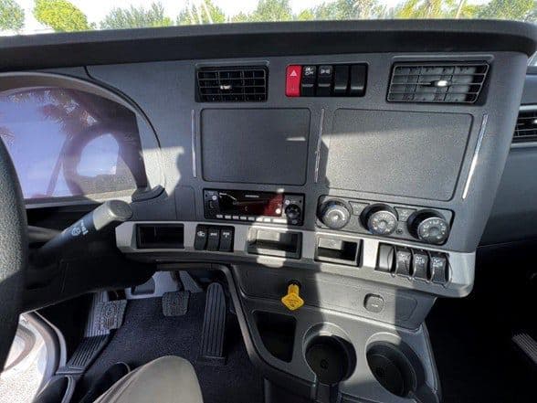 2024 Kenworth T880 image 18