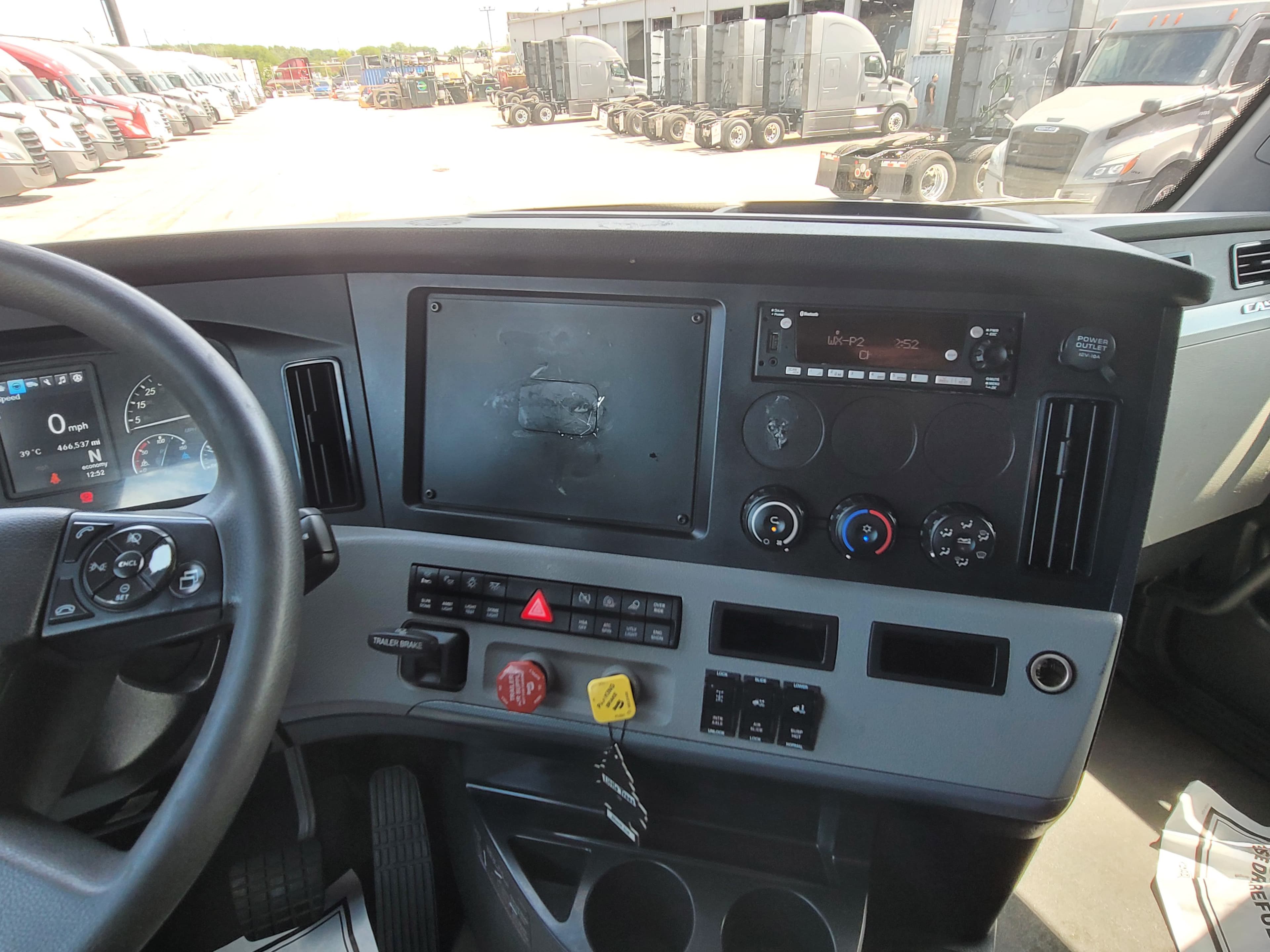 2022 Freightliner Cascadia 126 image 11