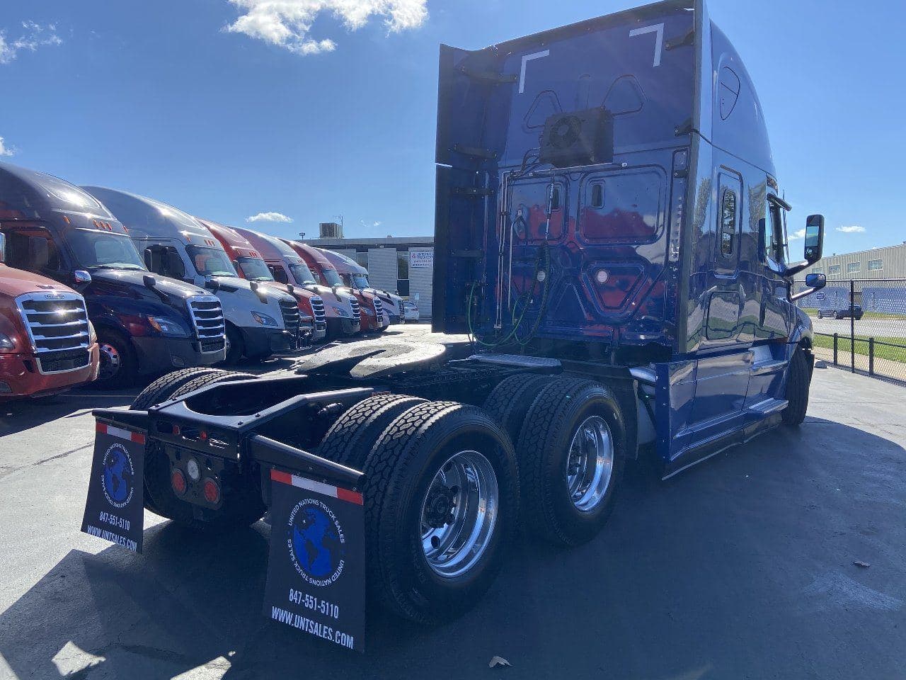 2022 FREIGHTLINER Cascadia CA126 * Tandem Axle Sleeper image 5