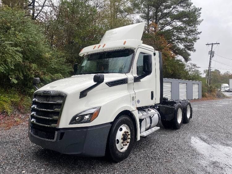 2019 Freightliner Cascadia 126 Day Cab Truck - 435HP, 12 Speed Automatic image 3