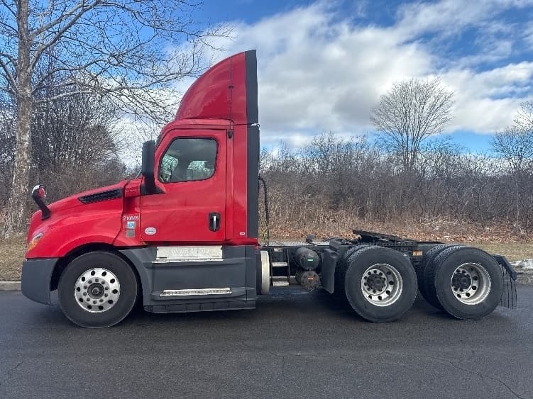 Used 2019 Freightliner Conventional - Day Cab, Tractor - T12664ST image 5