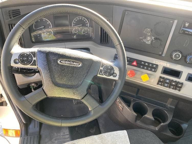 2019 Freightliner Cascadia 126 Day Cab Truck - 435HP, 12 Speed Automatic image 11