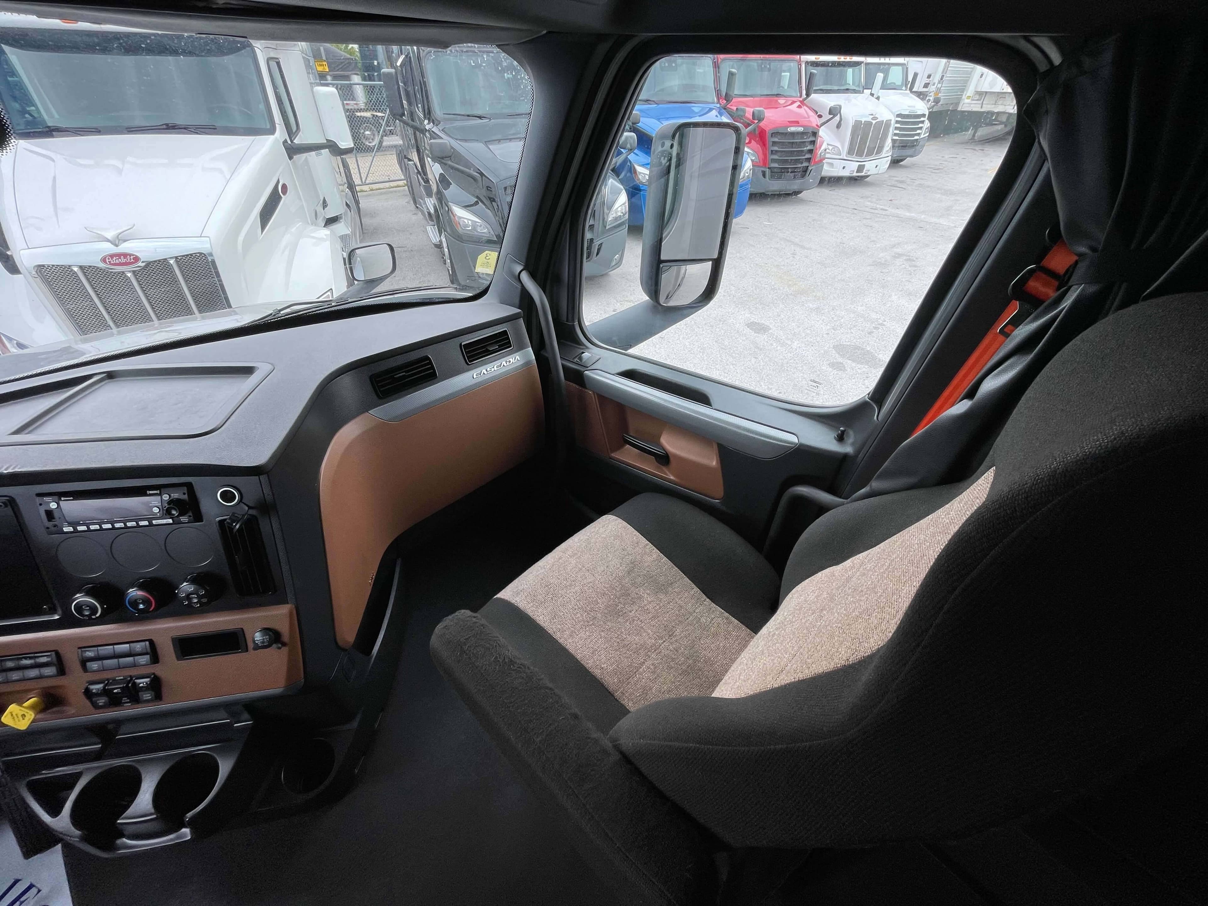 2022 Freightliner Cascadia 126 image 19