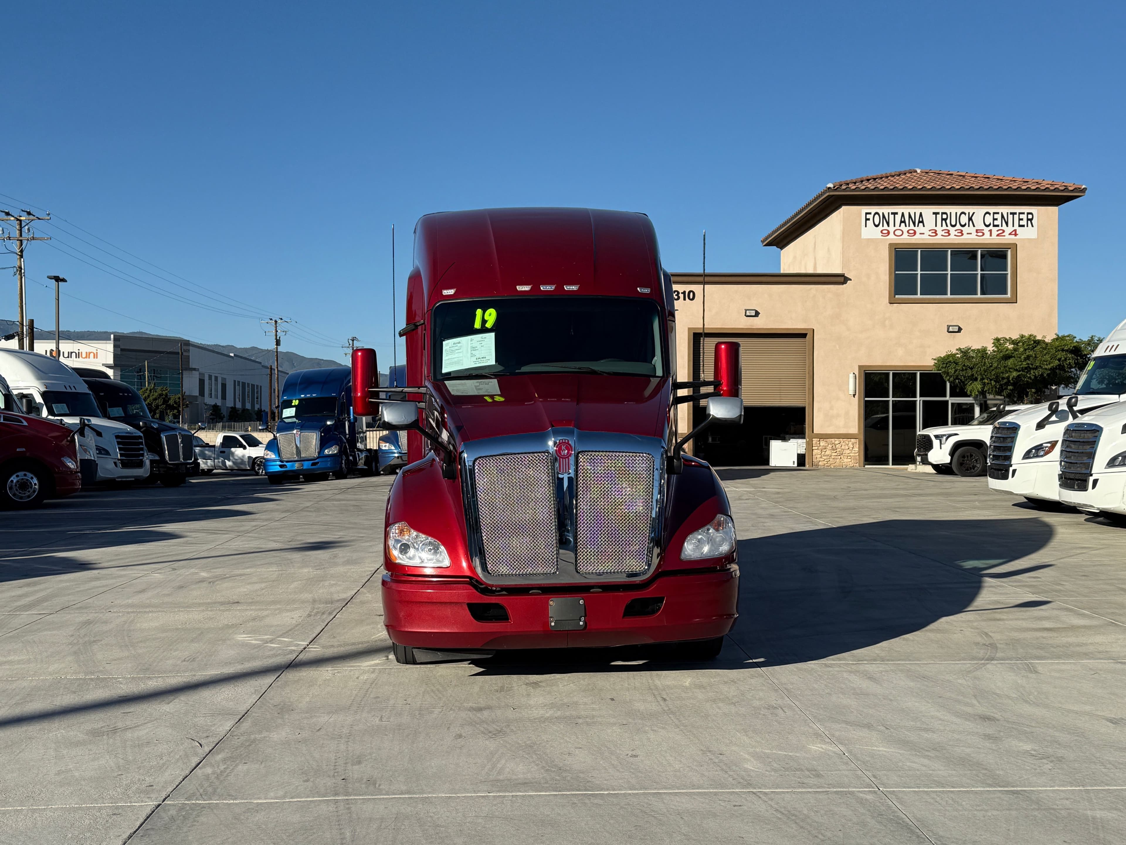 2019 Kenworth T680 image 2