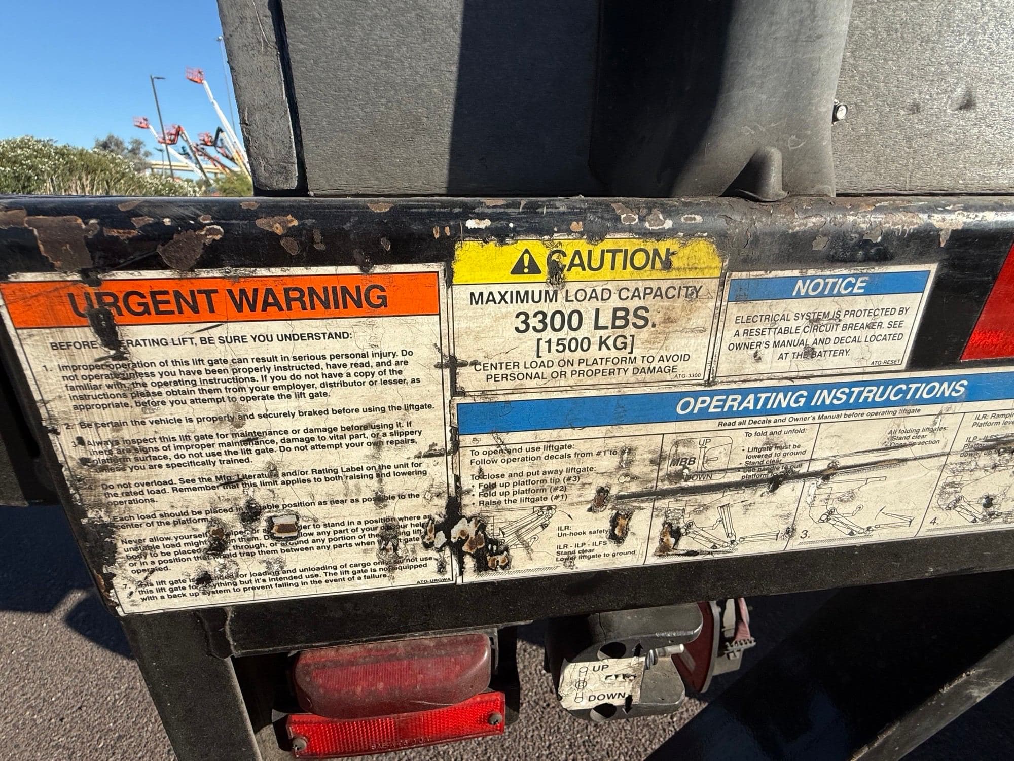 2020 Peterbilt 330 image 9