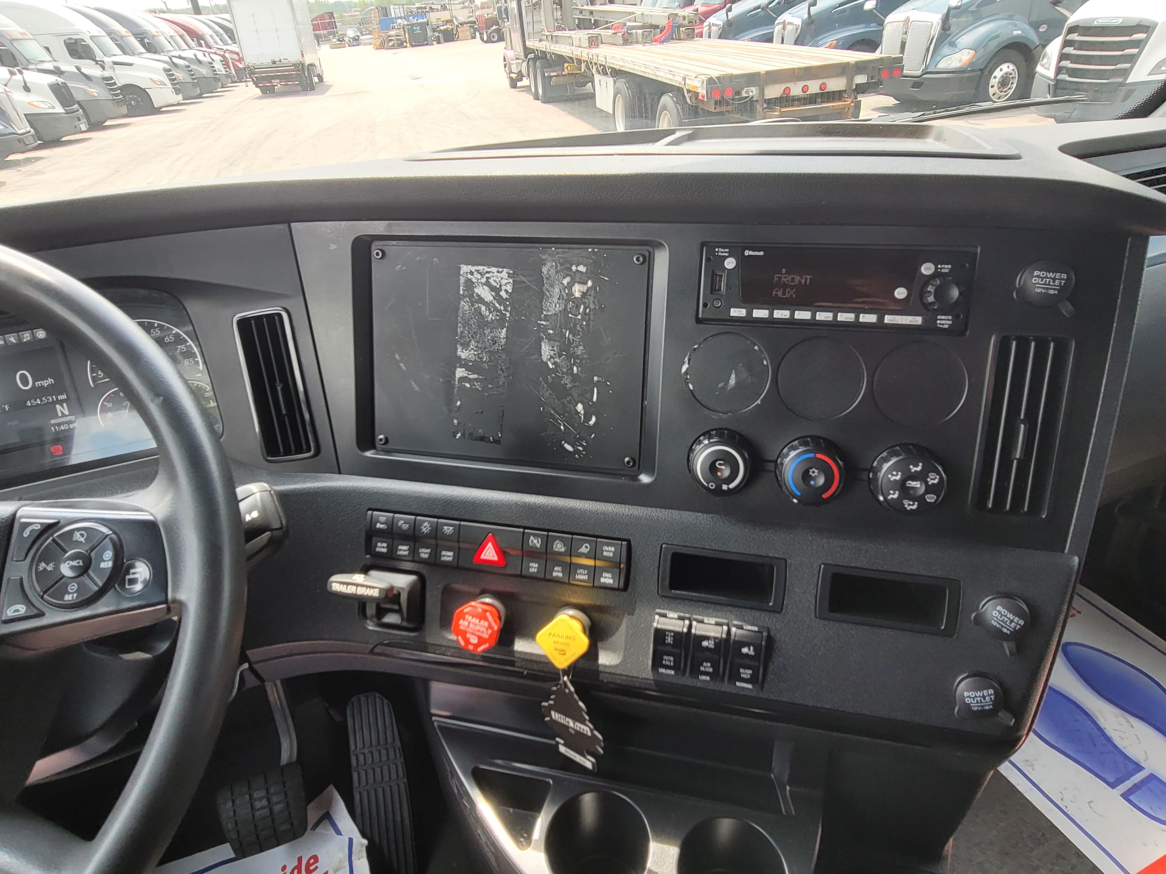 2023 Freightliner Cascadia 126 image 11