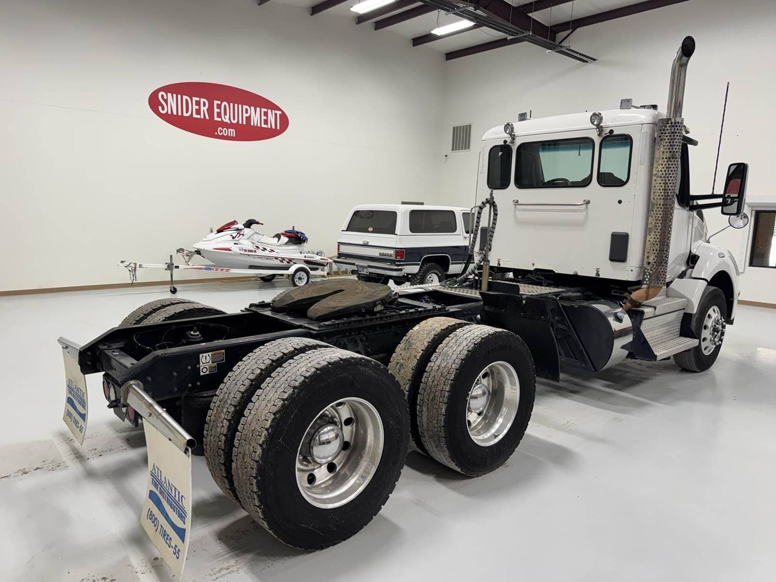 2022 Kenworth T880 Day Cab Truck - Paccar 455HP, 12 Speed Amt image 3