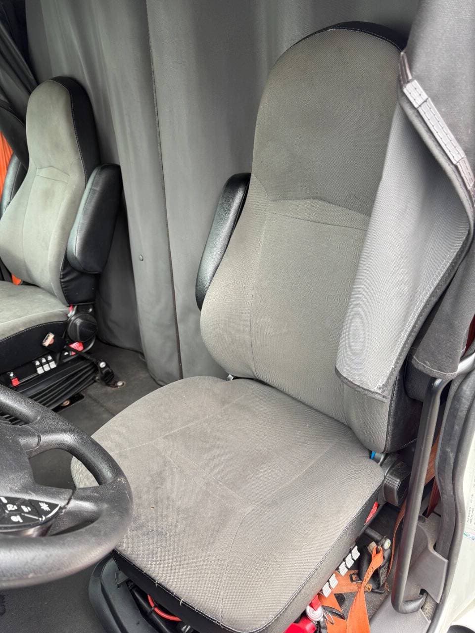 2022 International LT625 image 14