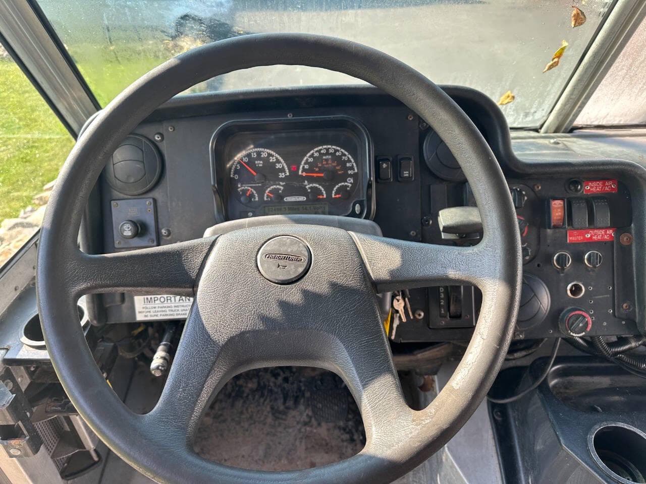 2014 Freightliner MT45 image 16