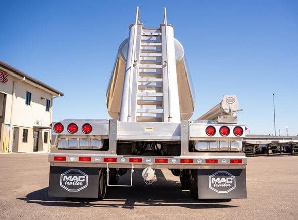2025 Mac Trailer Mfg 1650 Cft image 2