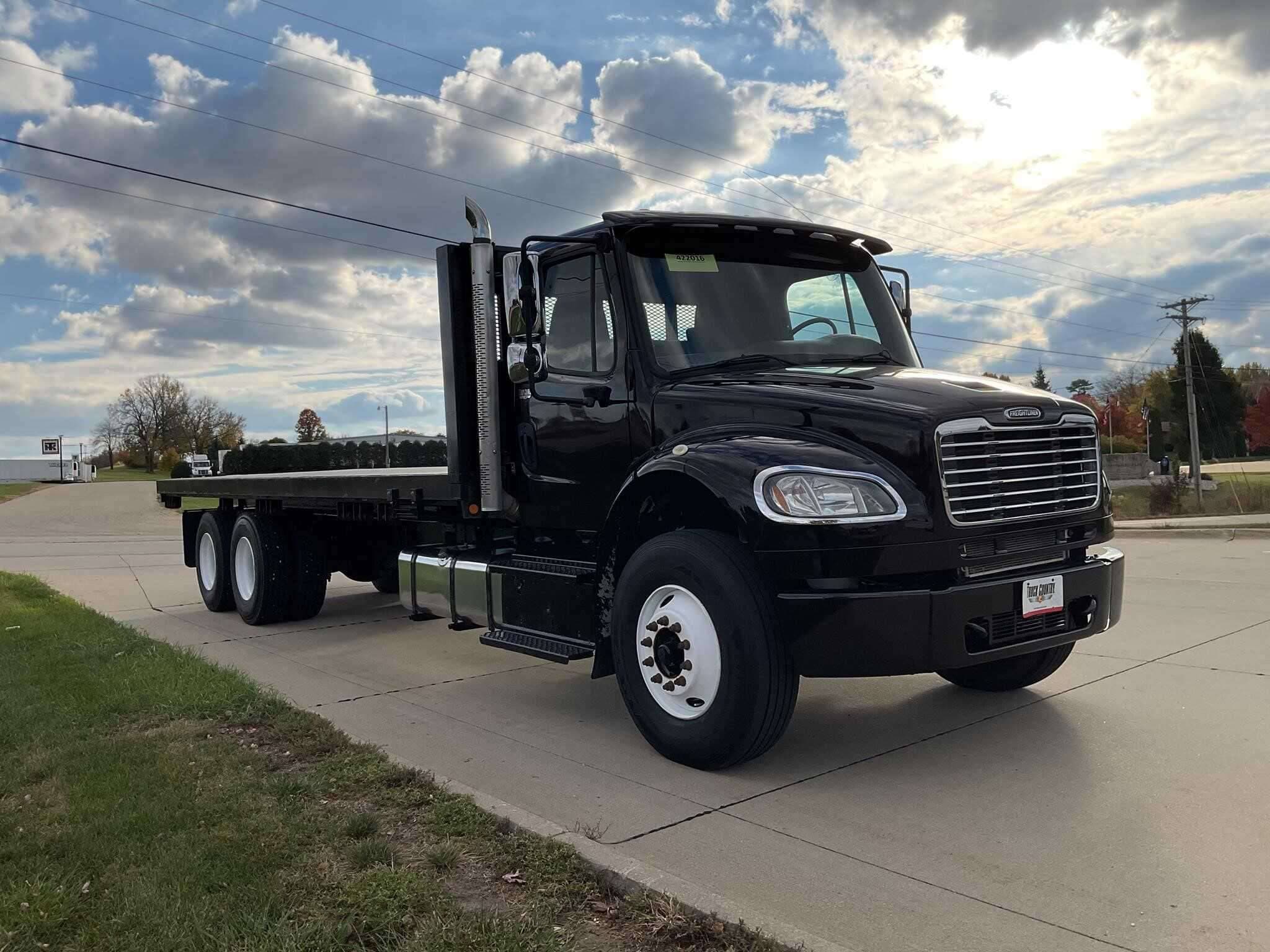 2017 Freightliner M2 image 4