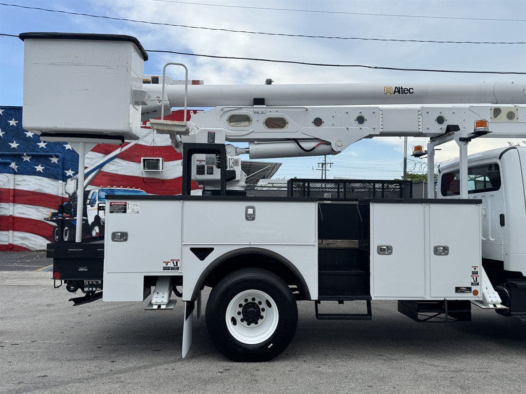 2018 Freightliner M2-106 image 15
