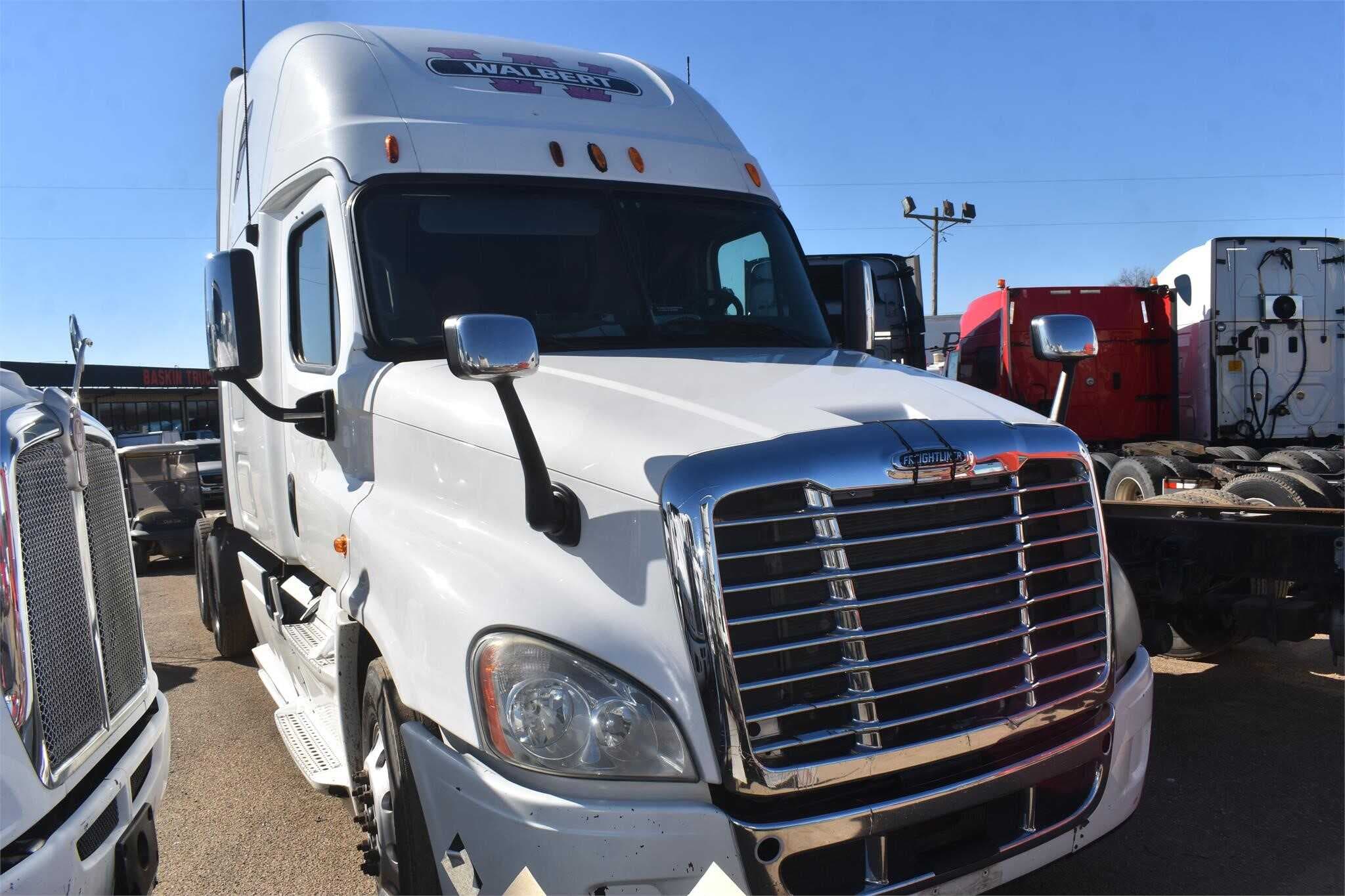 2013 Freightliner Cascadia 125 image 4