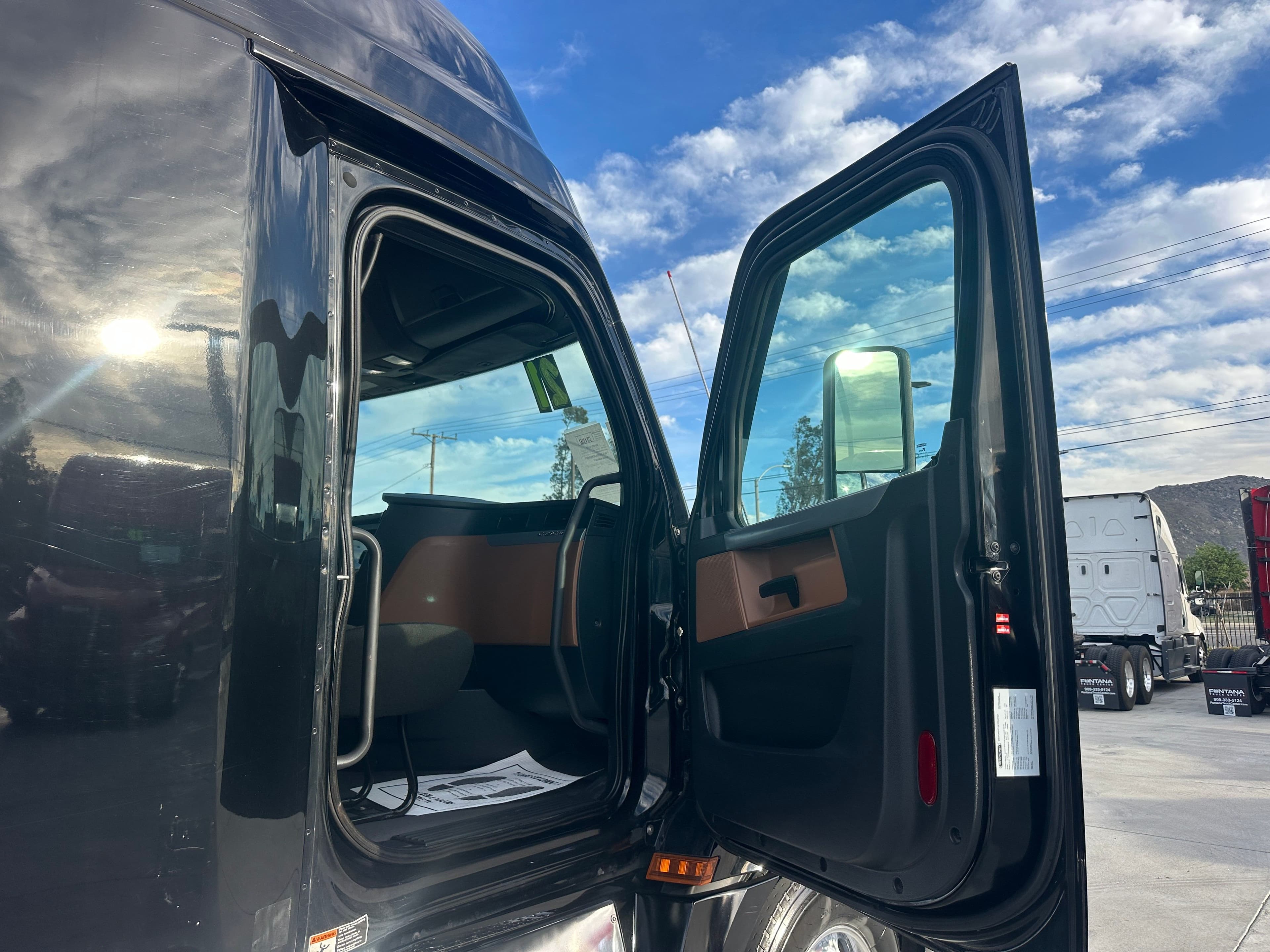 2021 Freightliner Cascadia 126 image 20